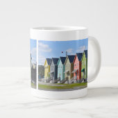 カラフルアラバマ州ダウフィンアイランドハウシズ ジャンボコーヒーマグカップ (正面右)