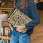 カラフルアンティークフェイクタペストリー花柄 ラップトップスリーブ<br><div class="desc">お保客様の新しい電子デバイスは、花のパターンデザインを見て上品なカラフルタペストリー生地で作らコンテンポラリーれた保護スナック携帯電話ケースでスカッフやスクラッチから安全である。トレンドに精通モダンし、芸術を愛するお尻トレンドセッター、ヴィンテージレトロな外観のスタイルモチーフ愛好家のための美しいカバークールは、ほこりや汚れの彼らの電話を望んでいる、衣服と涙から。このデザインは、装飾的、ファッショナブル、トレンド芸術的、かわいい、iPhone携帯電話のシェル、iPad Proとミニカバー、マウスパッド、タブレットのポーチ、ラップトップスリーブ、その他のアクセサリーの様々な上で利用可能である。お客様の選択したモバイル機器のアクセサリ感じーのデザインを使用して個人スタイルを表示してスタイリッシュユニーク、トレンディーとファッションを前方に見る。以下のリンクをクリックしクリックて、耐衝撃性と衝撃吸収性のオッターボックスシェル、ウォレットケース、電話充電器、ガジェット、耐久性の高いCase-Mateカバーについて、このデザインまたはその他のカスタムデザインを確認する。</div>