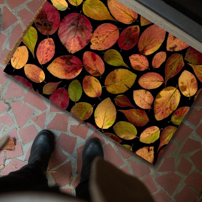 カラフルエレガント紅葉 ドアマット (Add an elegant, colorful welcome to your doorstep with this autumn leaves doormat.)