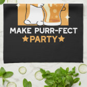 カラフルオクトーバーフェストキャットパーティー – ポーズとパイント キッチンタオル (折り畳み)