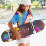 カラフルカスタムガーリーパーソナライズされた名 スケートボード<br><div class="desc">ガーリーカスタム名カラフルSkateboardはカラフルの花をアクセントパーソナライズされたにしたタイポグラフィであなたの名前を特徴とする。表示された文字・ボックスで文字を編集してパーソナライズ与えカスタムギフトやスケーパーソナライズされたトボードをスケーお気に入りのタボーダーにクリスマスや誕生日、BFFにプレゼント。©Evco Studio www.zazzle.com/store/evcostudioによる設計</div>