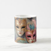 カラフルカーニバルマスクイラストレーション コーヒーマグカップ (中央)