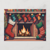 カラフルクリスマスストッキングと暖炉 ポストカード (正面)