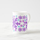 カラフルクリスマススノーフレークボーン中国 ボーンチャイナマグカップ (正面右)