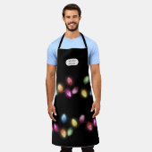 カラフルクリスマスライトモノグラム エプロン (着用した状態)