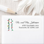 カラフルクリスマスライト差出人住所 ラベル<br><div class="desc">これらの差出人住所ラベルは、カラフルクリスマスライトのフェスティバルストリングを備え、独自の名前と差出人住所のためのカスタマイズ可能な文字。</div>