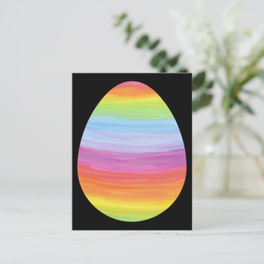 カラフルストライプストライプのイースター卵オン・ブラック ポストカード (スタンド正面)