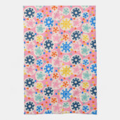 カラフルスノーフレークオンピンクホリデーパターン キッチンタオル (縦)