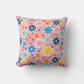 カラフルスノーフレークオンピンクホリデーパターン クッション (正面)