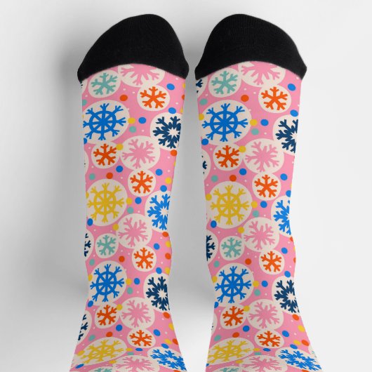 カラフルスノーフレークオンピンクホリデーパターン ソックス (上部)
