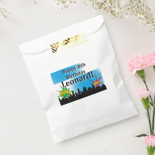 カラフルスーパーヒーロー漫画少年の誕生日パーティー フェイバーバッグ (封をした状態)