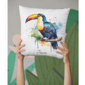 カラフルトゥーカンの枝の上に座る クッション