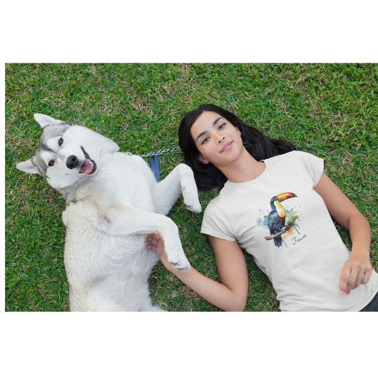 カラフルトゥーカンの枝の上に座る Tシャツ