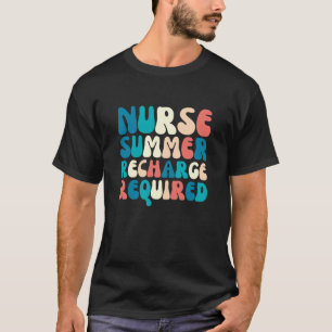 カラフルナース夏季の再充電が必要 Tシャツ