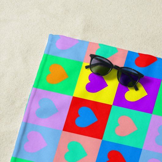 カラフルハートパタポップ・アートのーン ビーチタオル (インサイチュ)