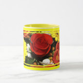 カラフルバラとデイジーフローラブーケ マグカップ (中央)