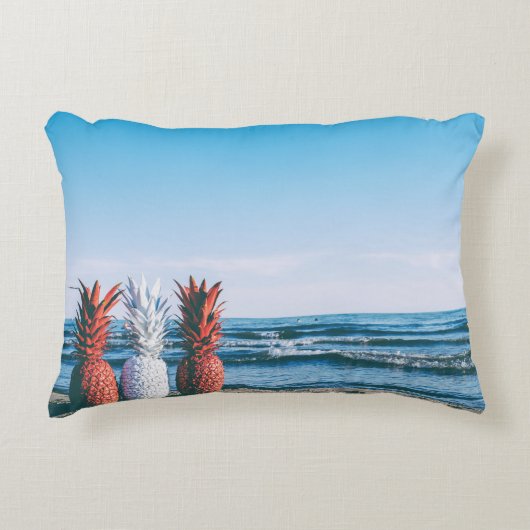 カラフルパイナップルのビーチ アクセントクッション (正面)