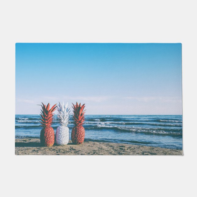 カラフルパイナップルのビーチ ドアマット (正面)