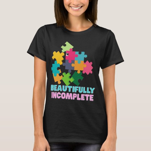 カラフルパズルピース 不完全な美しさ Tシャツ (正面)