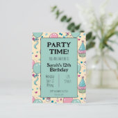 カラフルパーソナライズされた誕生日 インビテーションポストカード (スタンド正面)