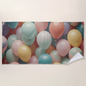 カラフルパーティーバルーンのパターン ビーチタオル (正面)