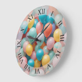 カラフルパーティーバルーンのパターン ラージ壁時計 (傾斜)