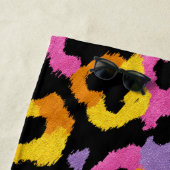 カラフルヒョウ印刷レトログモノグラムのラム名 ビーチタオル (インサイチュ)