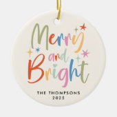 カラフルフェスティバルメリーと明るい写真クリスマス セラミックオーナメント (正面)