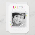 カラフルモダンKids Photo Birthday Party 招待状<br><div class="desc">紙吹雪bashキッズパーティの招待状は誕生日や卒業式に最適だ。虹のパーティーアートとカスタマイズ可能なタイプと大きな写真の機能を使用して、このカードを実際に自分のものにすることができる。明るくモダンで、手で描いたアーはっきりしたトと写真のフレーム。この招待は、白い星とカスタマイズ可能な背景色を持つパターンバックアを特徴とあなたのニーズに合わせる。Stacey Meachamの紙吹雪bashコレクションのコーディネート項目をご覧ください。この招待スイートにはコーディネート用のアクセサリーや色の方法がたくさんあり、男の子や女の子に最適な選択をする。スタンプ、ラップのまわりに住所 シール、封筒、お礼のノートなどを探す。</div>