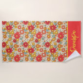 カラフルレトロの花 – パーソナライズされた ビーチタオル (正面)