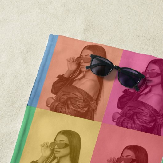 カラフルレトロアポップ・アートのートモダンカスタムフォトグリッド ビーチタオル (インサイチュ)