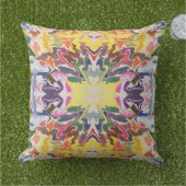カラフルレトロサイケデリック万華鏡のように千変万化するパターン抽象芸術 アウトドアクッション (芝生)