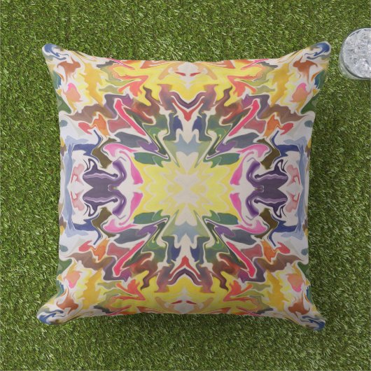 カラフルレトロサイケデリック万華鏡のように千変万化するパターン抽象芸術 アウトドアクッション (芝生)