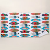 カラフルレトロサーフボードパターン ビーチタオル (正面)