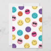 カラフルレトロスマイル絵文字市松模様に子供の誕生日 招待状 (裏面)