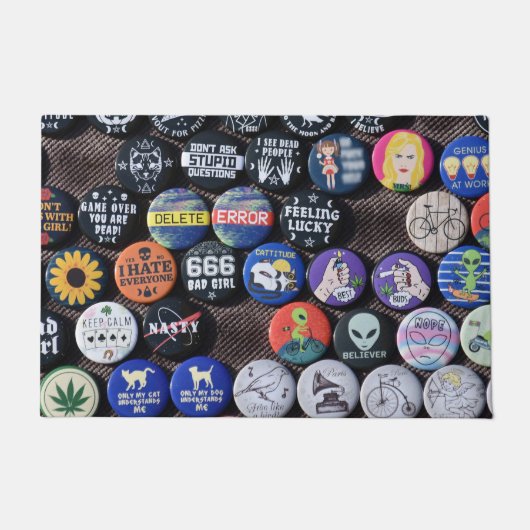 カラフルヴィンテージレトロバッジコレクション ドアマット (正面)
