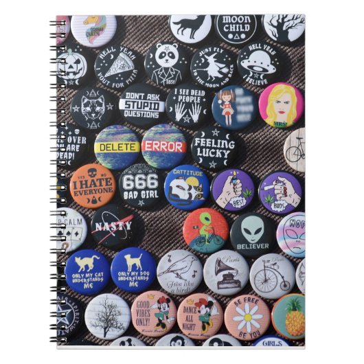 カラフルヴィンテージレトロバッジコレクション ノートブック (正面)