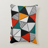 カラフル三角形ジオメトリパターン アクセントクッション (裏面(縦))