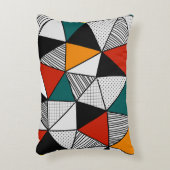 カラフル三角形ジオメトリパターン アクセントクッション (正面(垂直))
