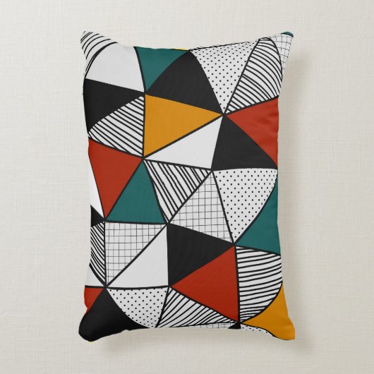 カラフル三角形ジオメトリパターン アクセントクッション (正面(垂直))