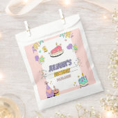 カラフル例誕生日パーティー フェイバーバッグ (クリップ留めされた状態)