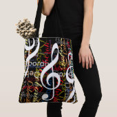 カラフル名のパターンを持つ高音クレフ、 音符記号 トートバッグ (クローズアップ)