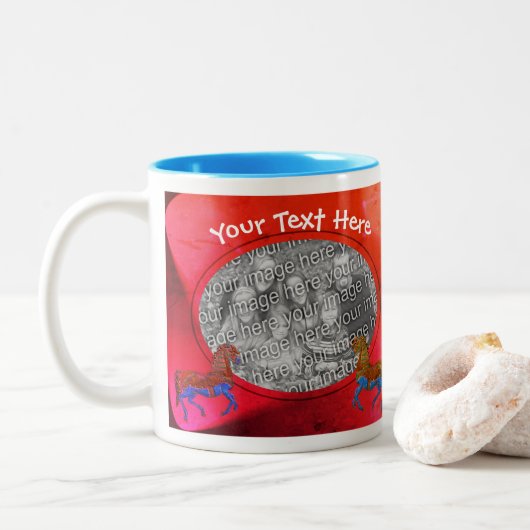 カラフル回転木馬馬の写パーソナライズされた真 ツートーンマグカップ (ドーナツ)