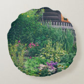 カラフル園のある田舎の家 ラウンドクッション (裏面)