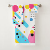 カラフル形よくはしゃぐ形とドットの背景 バスタオルセット (インサイチュ)