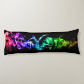 カラフル抽象芸術煙 – 暗いボーに虹 ボディピロー (裏面)
