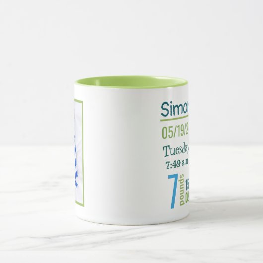 カラフル男の赤ちゃん写真誕生記録シンプルモダン マグカップ (中央)