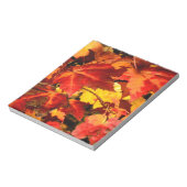カラフル紅葉、金ゴールド赤オレンジ色のカエデの葉 ノートパッド (回転)
