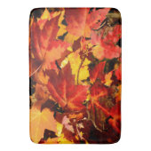 カラフル紅葉、金ゴールド赤オレンジ色のカエデの葉 バスマット (正面縦)