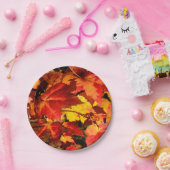 カラフル紅葉、金ゴールド赤オレンジ色のカエデの葉 ペーパープレート (パーティー)